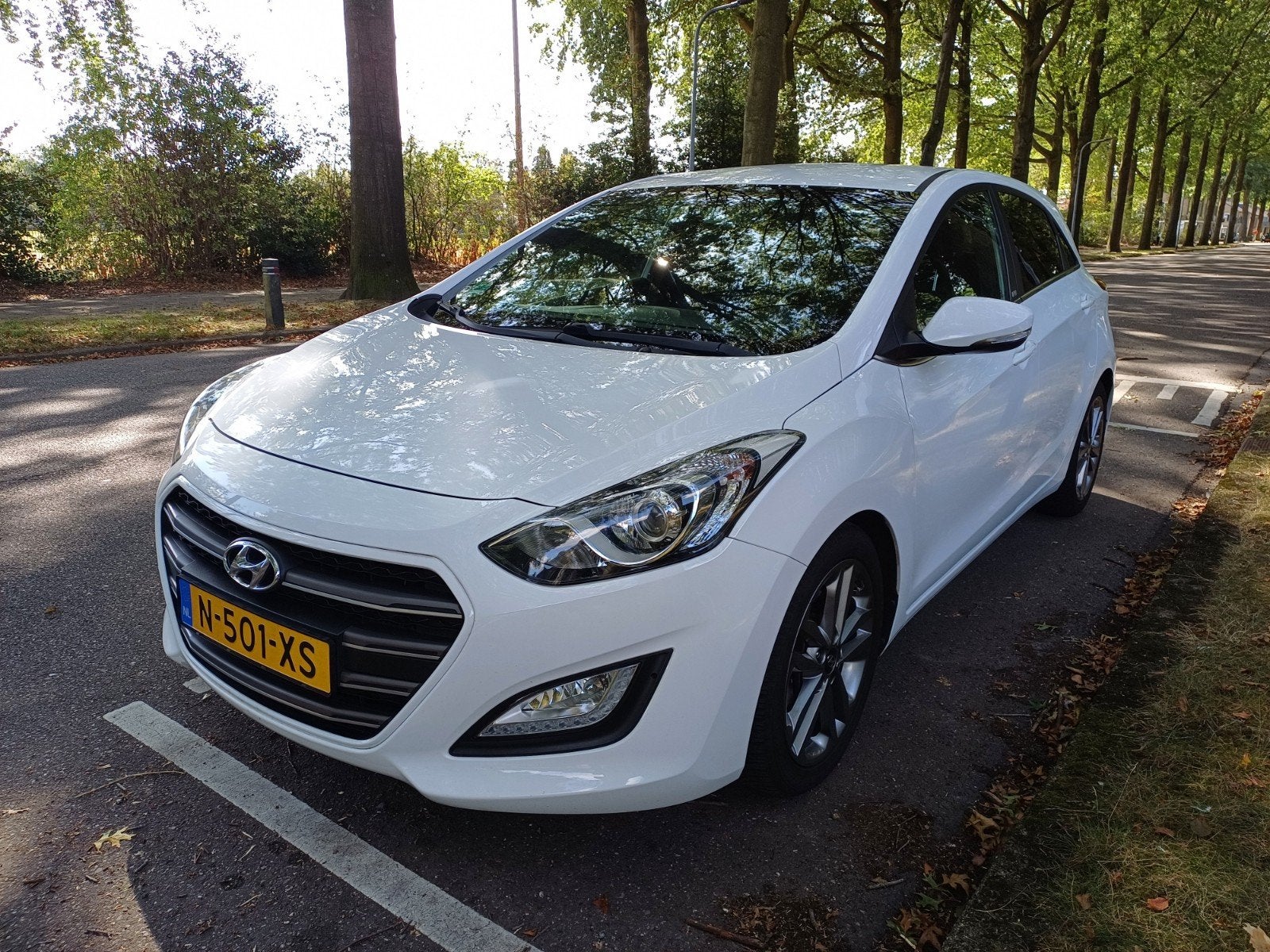Hyundai i30 1.6 GDI 5DR AUT 2016 !NIEUWE APK!, Auto's, Stof, 4 cilinders, Wit, 1331 kg