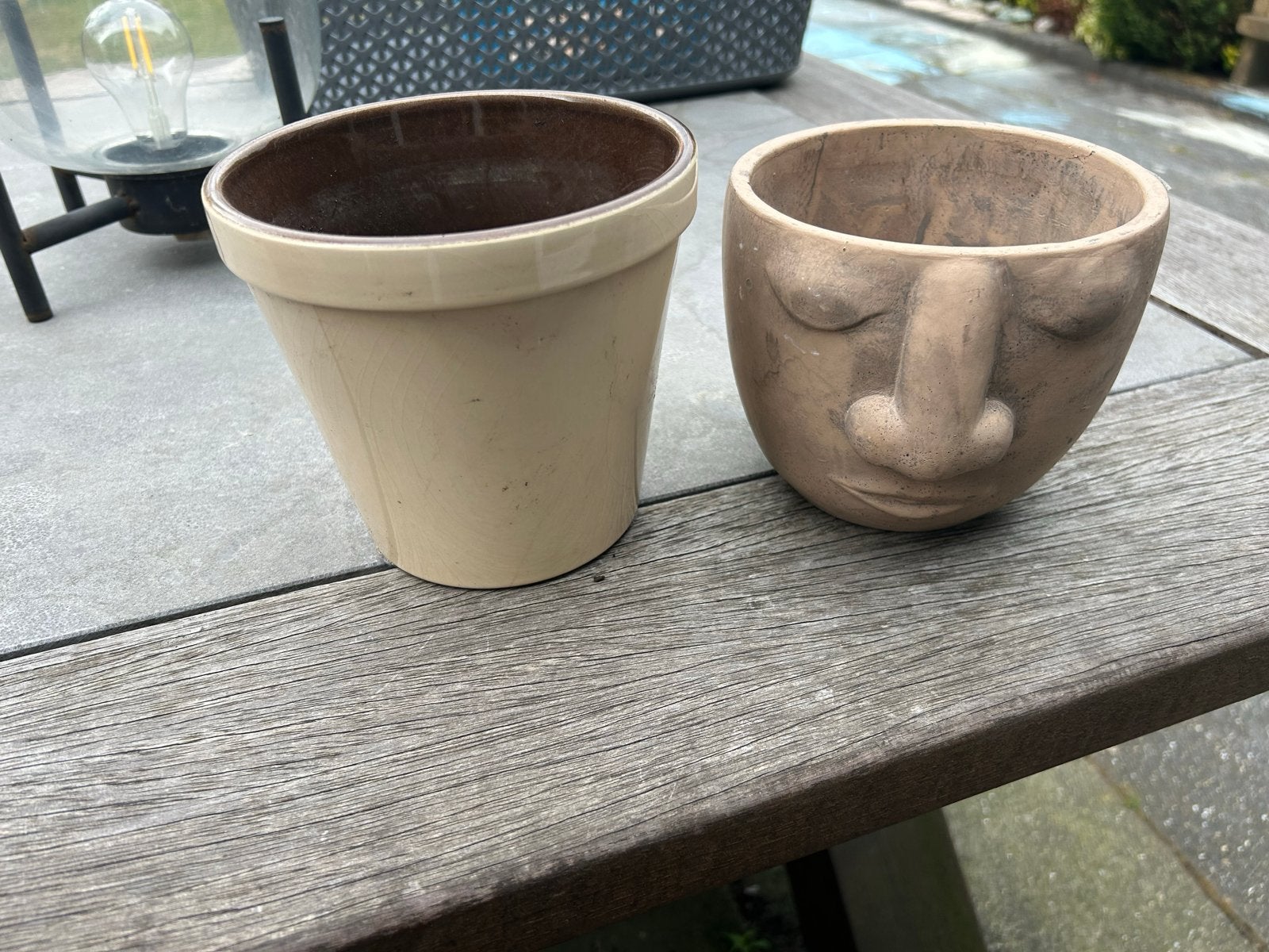 Set van 2 Bloempotten: Klassiek en Uniek Gezicht, Tuin en Terras, Ophalen, Gebruikt, Rond, Binnen
