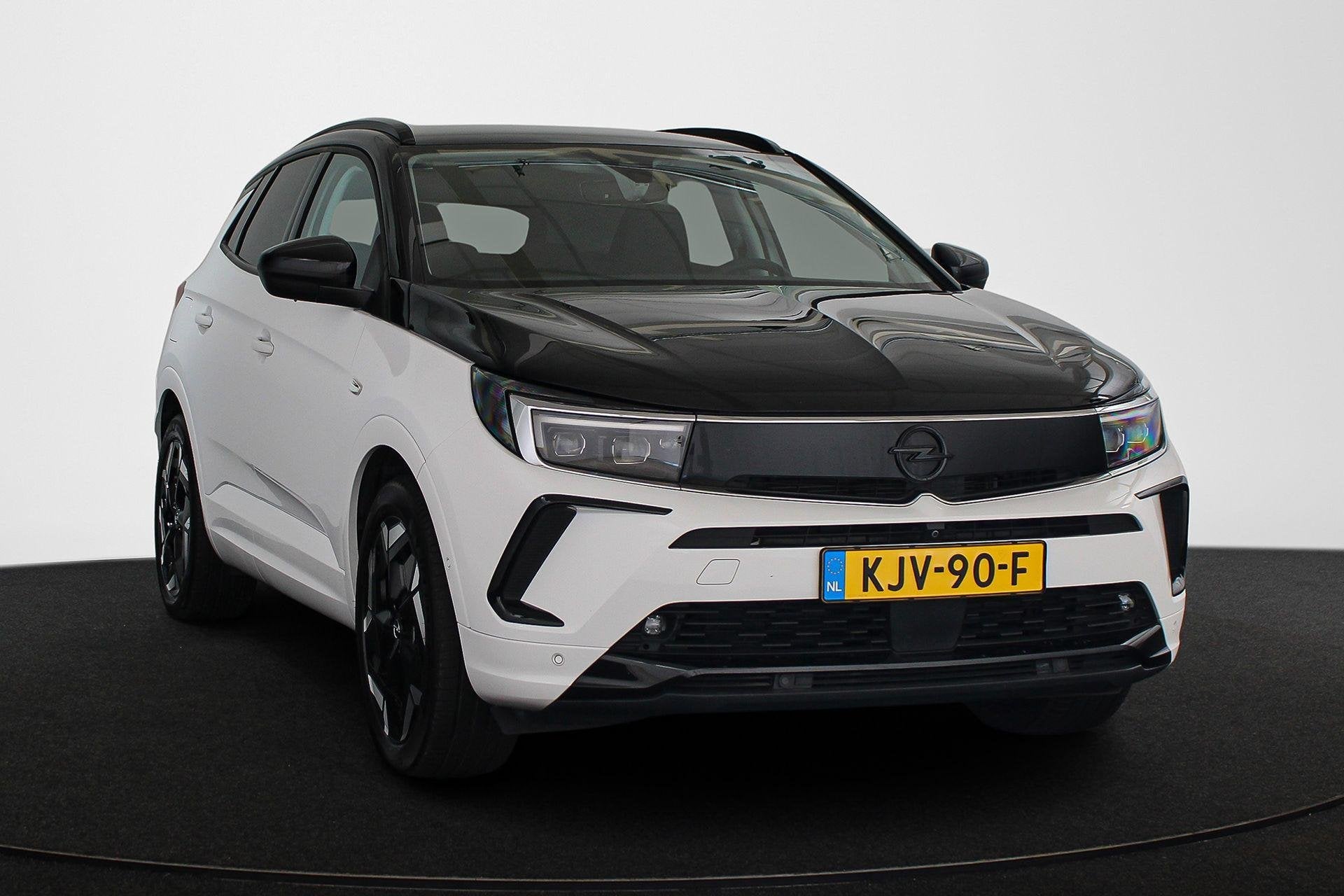 Opel Grandland 1.6T 300pk Plug-In Hybrid 4x4 GSe / Stoel-Stu, 4 cilinders, 1776 kg, Alcantara, Wit