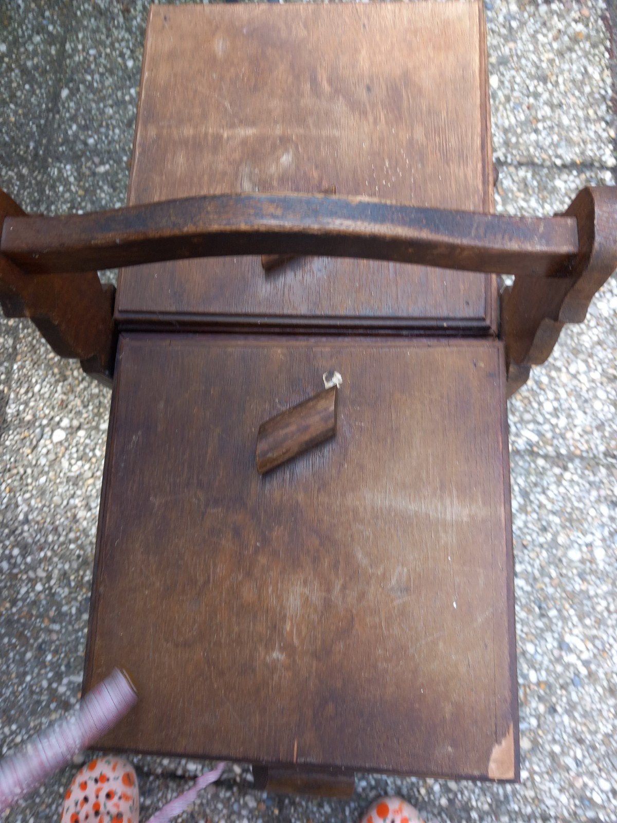 Vintage houten naaidoos op poten, uitschuifbaar, Ophalen, Gebruikt
