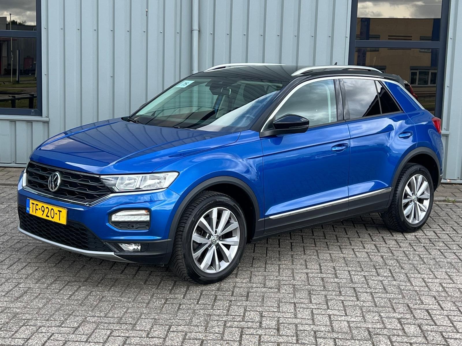 Volkswagen T-Roc 1.0 TSI Style ( Nieuwe distributieset zit o, Auto's, 12 maanden, Stof, Gebruikt, Blauw