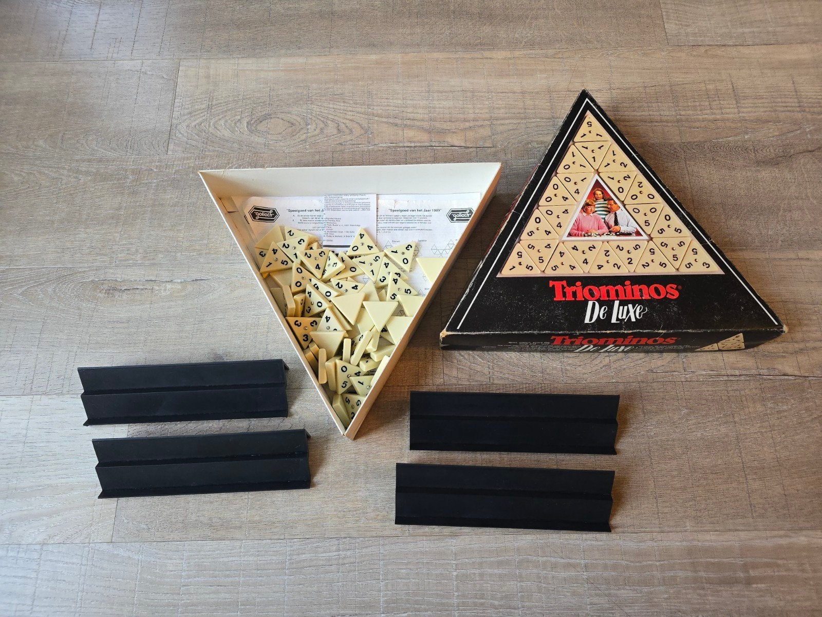 Vintage 80S Triominos De Luxe compleet spel €12,50, Een of twee spelers, Ophalen of Verzenden, Zo goed als nieuw