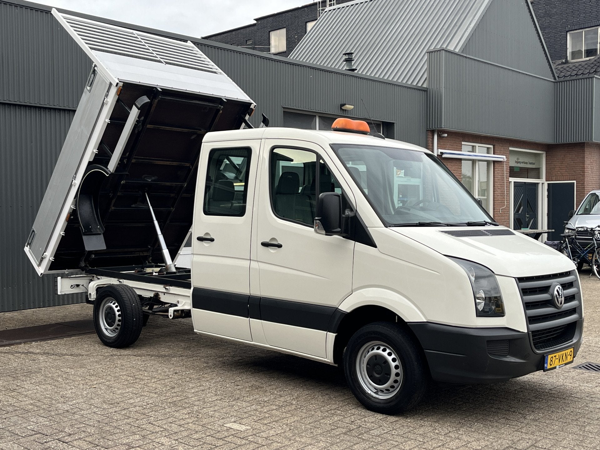 Volkswagen Crafter 35 2.5 TDI L2 DC Openlaadbak Pick-up Kipp, Auto's, Gebruikt, Zwart, Volkswagen, Bedrijf