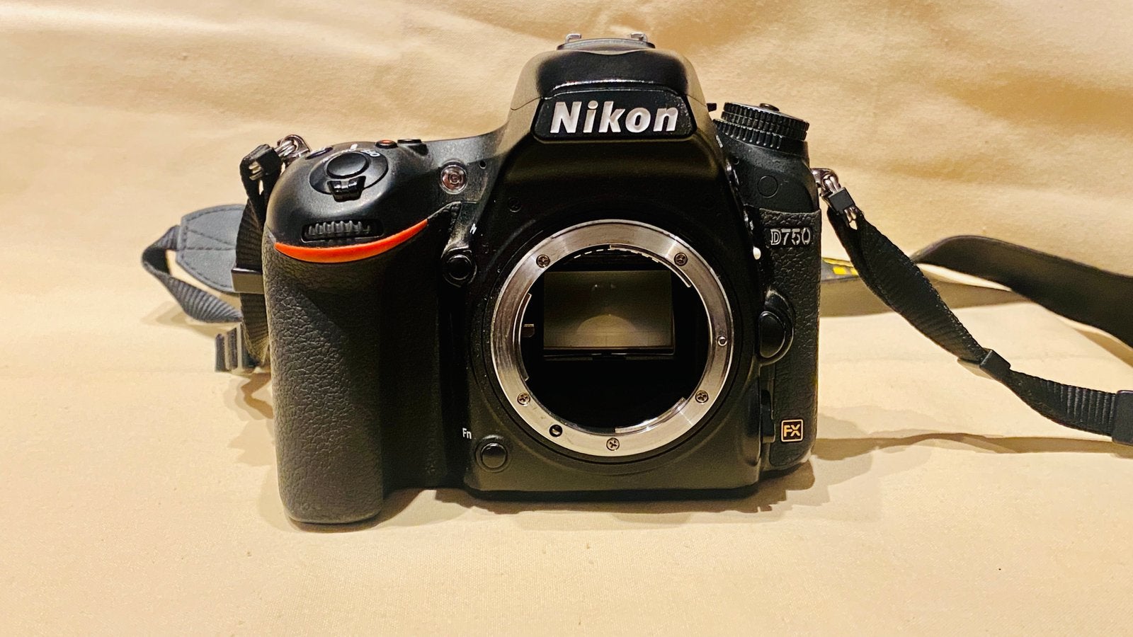 Te koop Nikon Spiegelreflex camera bodies, Gebruikt, Spiegelreflex, Ophalen of Verzenden, Accu