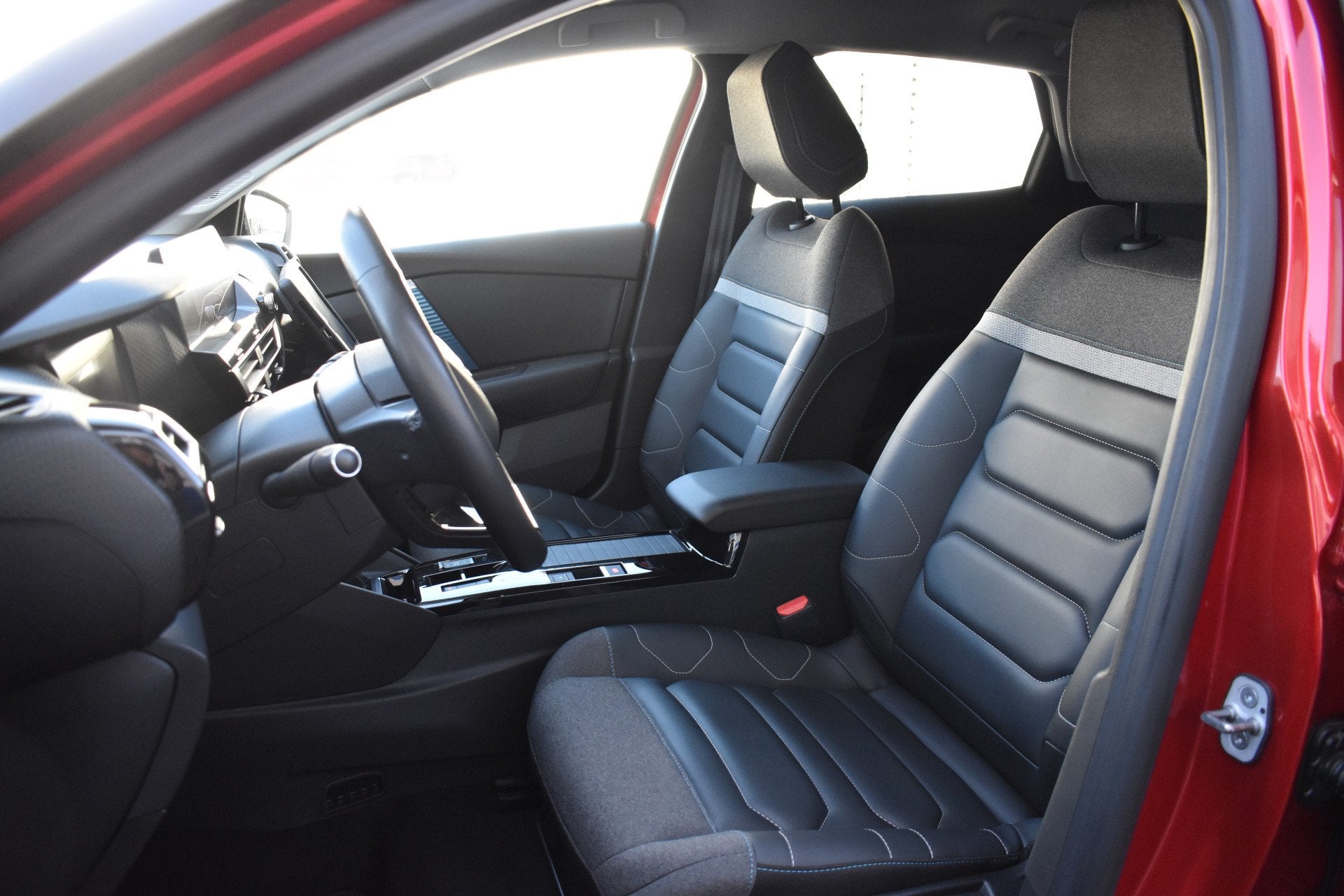 Citroën Ë-C4 Shine 50 kWh | Navigatie | Airconditioning EC, Auto's, 136 pk, Gebruikt, 351 km, Leder en Stof