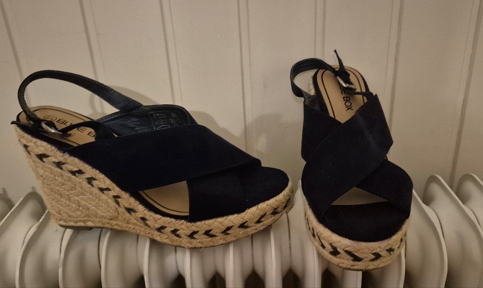 Sandalen met gekruist bandontwerp, Kleding | Dames, Blue Box, Blauw, Zo goed als nieuw, Sandalen of Muiltjes