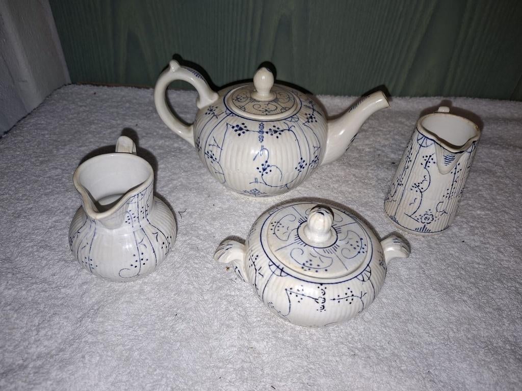 4 del. theeservies Boch, begin 1900, Ophalen of Verzenden