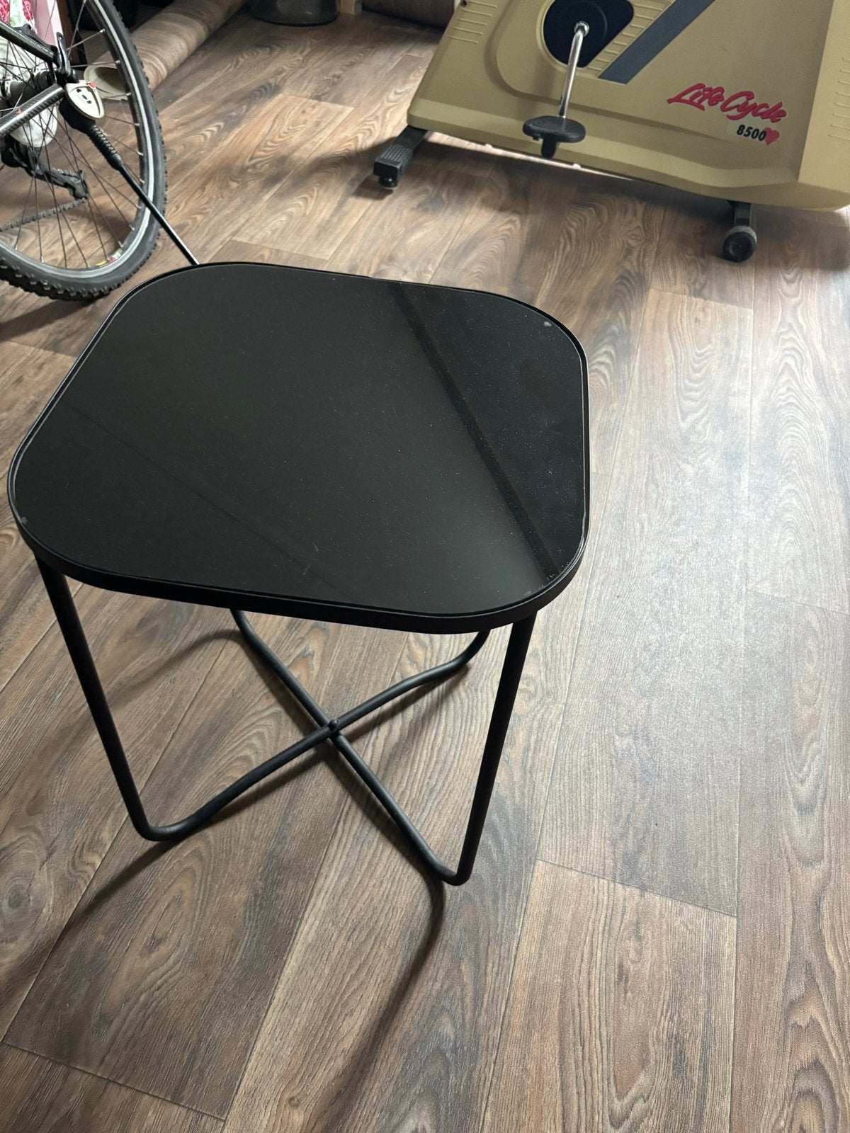 Leuk bijzettafeltje met glazen blad van de Action, Ophalen, Minder dan 45 cm, Minder dan 55 cm, Gebruikt