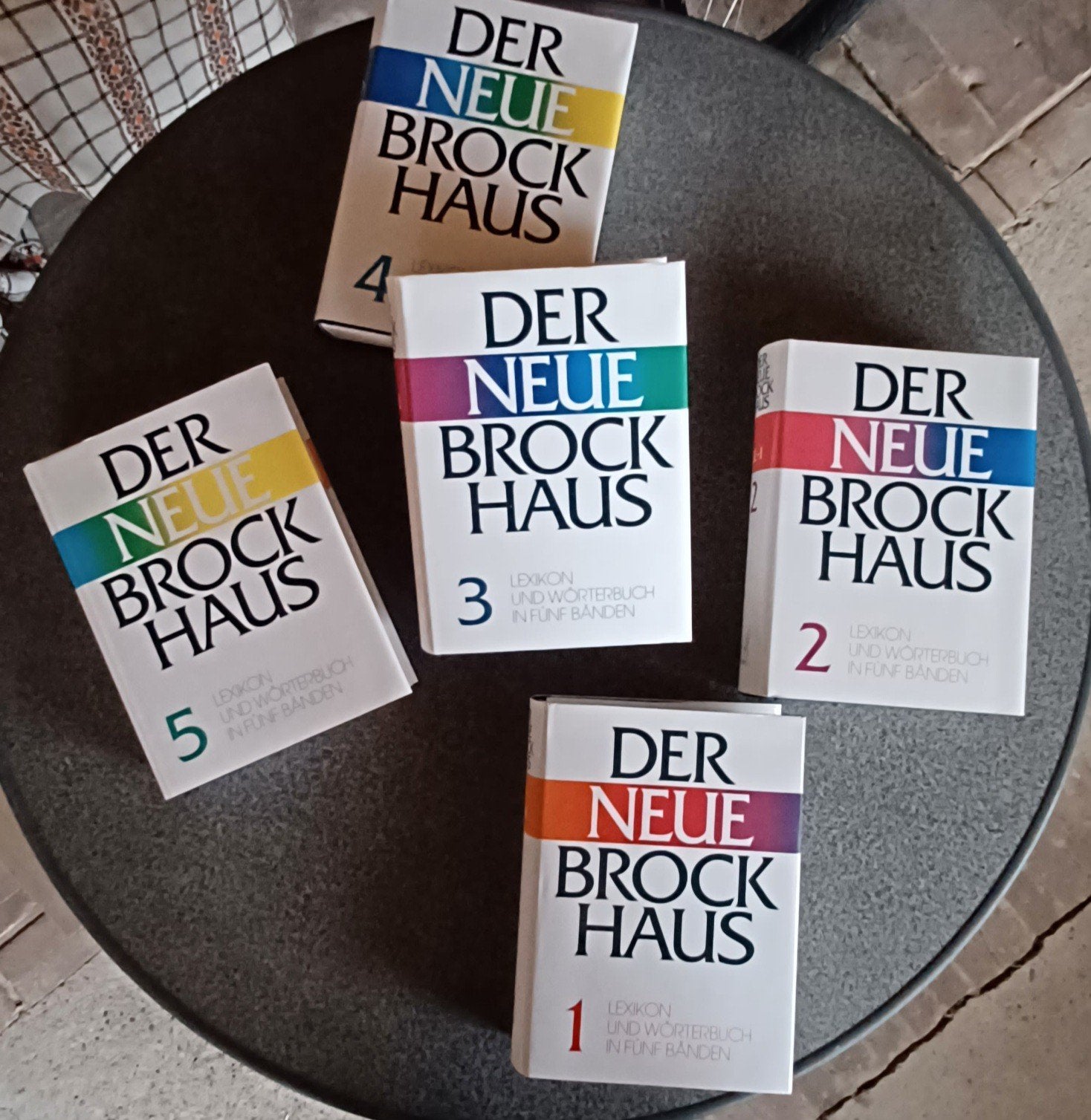 Der Neue Brockhaus Encyclopedie - 5 delen - Als nieuw, Boeken, F.A. Brockhaus, Complete serie, Ophalen of Verzenden, Zo goed als nieuw