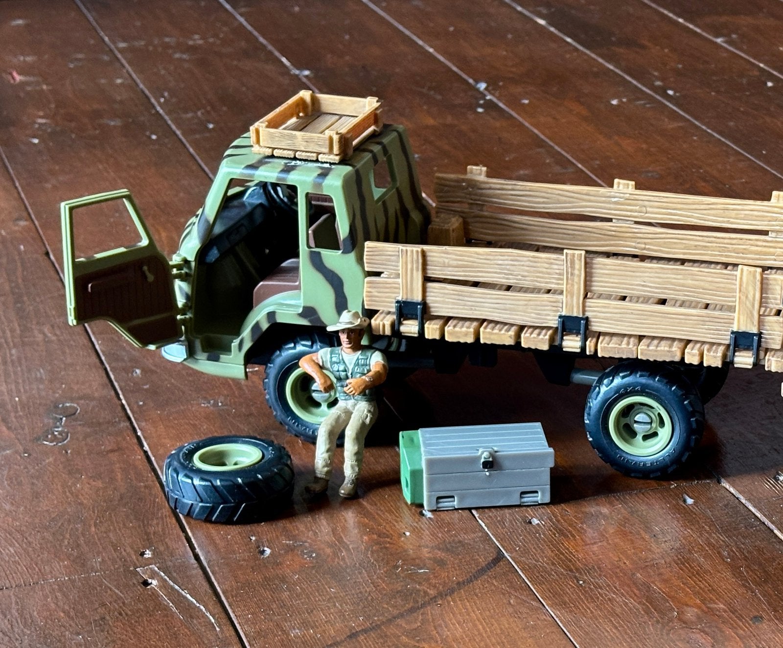 Schleich Wild Life Truck 41410 met bestuurder en accessoires, Ophalen of Verzenden, Zo goed als nieuw