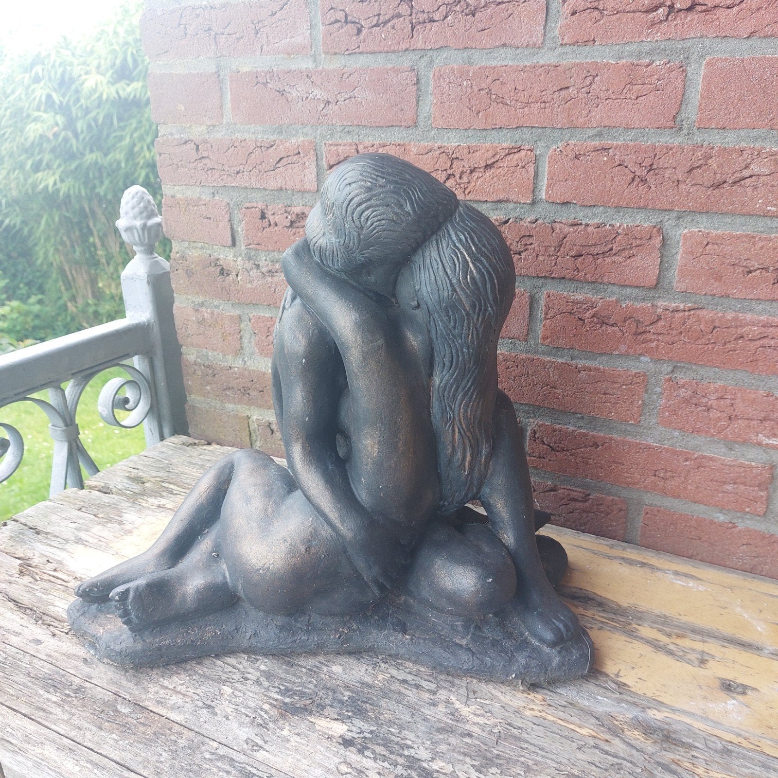 Betonnen Tuinbeeld: Verliefd Stel met Rustieke Look, Ophalen of Verzenden, Nieuw, Beton, Mensenbeeld