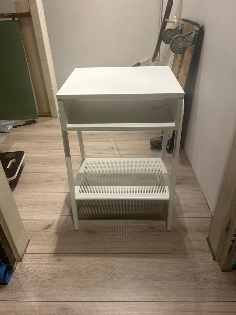 IKEA nachtkastje - Zo goed als nieuw, Huis en Inrichting, Slaapkamer | Nachtkastjes, Minder dan 45 cm, Metaal of Aluminium, Zo goed als nieuw