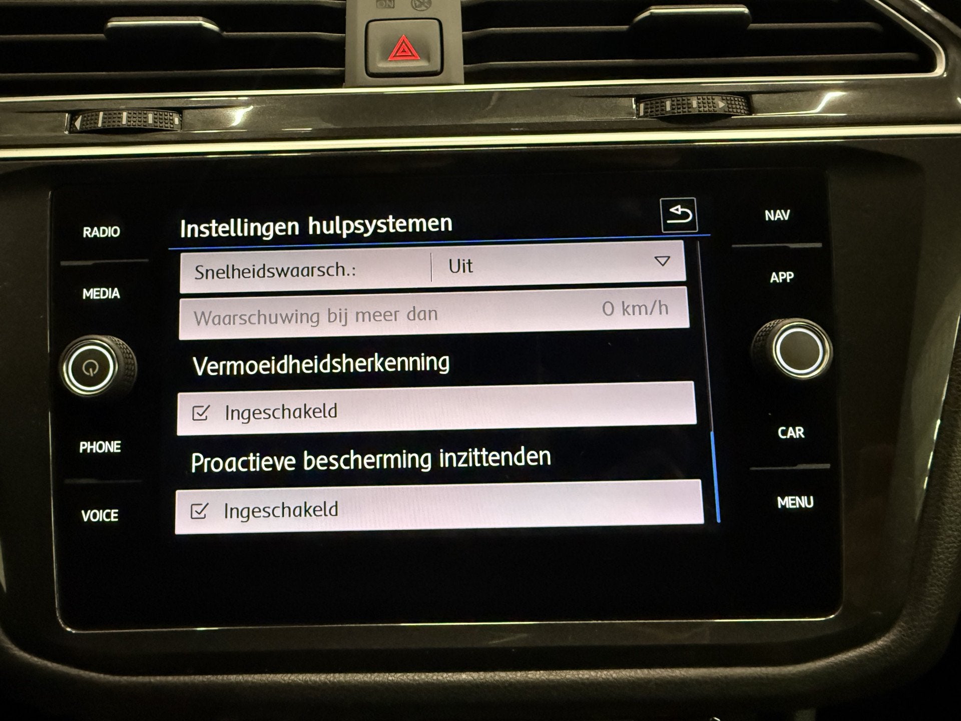Foto 37 van Volkswagen Tiguan 2.0 TSI 4Motion 3x R-Line BLACK PANO/VOL-L