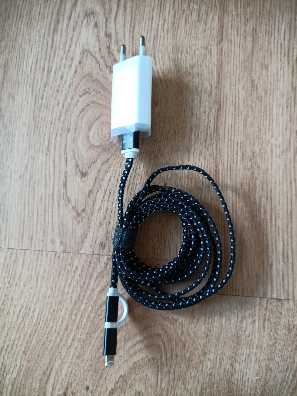 Oplader met gevlochten kabel en Lightning-aansluiting, Gebruikt, Lightning, Ophalen of Verzenden, Oplaadkabel