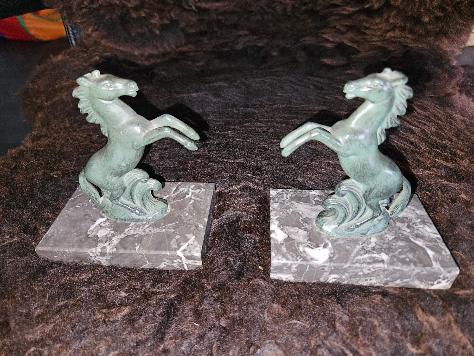 Brons  gepatineerd paarden boekensteunen op marmeren voet, Ophalen of Verzenden