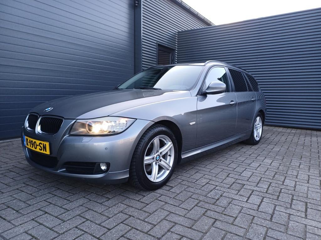 BMW 3 Serie Touring Automaat | PANO | STOELVERWARMING Navi, Auto's, Automaat, 1995 cc, 1435 kg, 695 kg