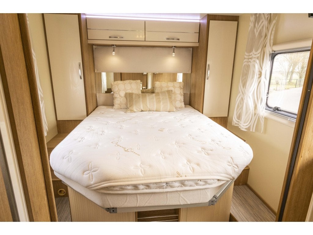 Rimor Seal 69 Queensbed zonder hefbed, Ringverwarming, Fiat, Luifel, Koelkast