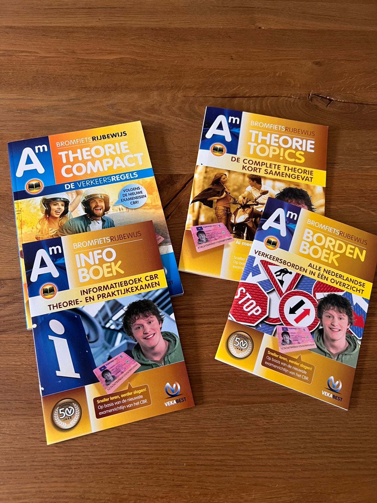 Bromfiets theorieboek  2024 4 stuks scooter, Ophalen of Verzenden, Alpha, Zo goed als nieuw, Overige niveaus