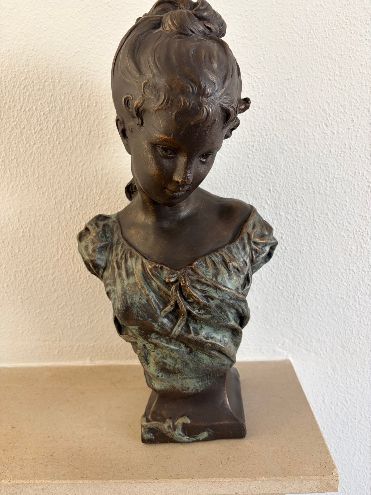 Buste van een Jonge Dame, Antiek en Kunst, Buste, Ophalen of Verzenden, 20 - 50 cm, Bruin