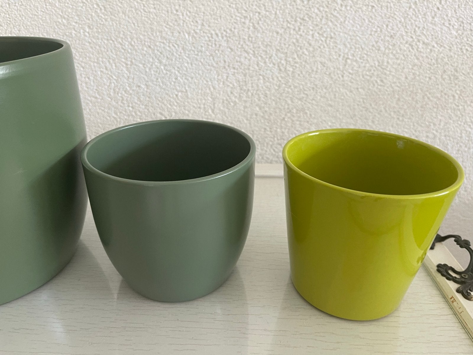 Set van 3 bloempotten in groen en geel, Kunststof, Gebruikt, Rond, Binnen