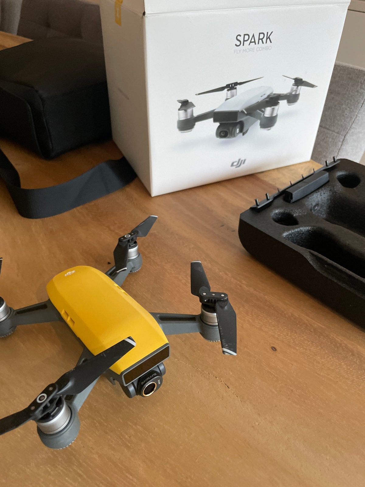 DJI Spark Fly More Combo - Complete set met extra's, Cameradrone, Zo goed als nieuw, 1 tot 5 kilometer, Minder dan 250 gram