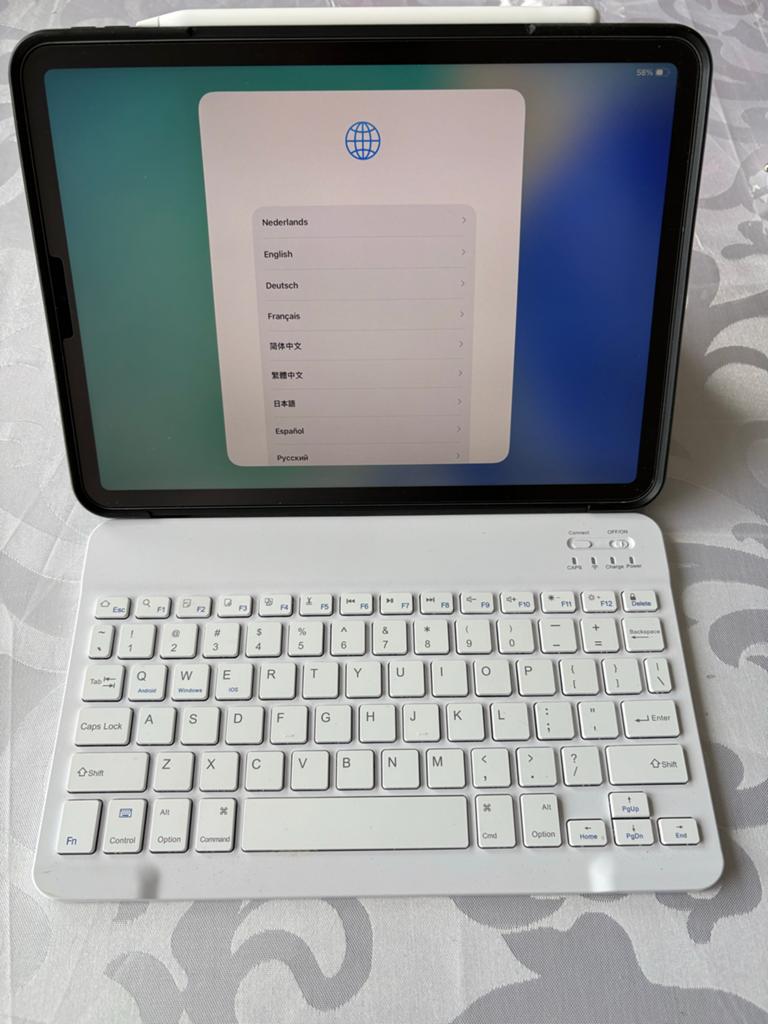 Apple iPad Pro (11-inch) 2e generatie 1TB Wi-Fi + Toetsenbor, Ophalen, Zwart, 11 inch, Zo goed als nieuw