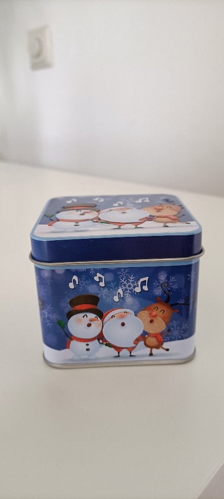 Kerstblikje met Sneeuwpop, Kerstman en Rendier, Verzamelen, Blikken, Nieuw, Koek(jes), Overige merken, Ophalen of Verzenden