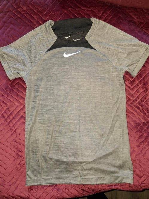 Nike Sportief Shirtje Maat 134, Kinderen en Baby's, Kinderkleding | Maat 134, Ophalen of Verzenden, Zo goed als nieuw, Shirt of Longsleeve