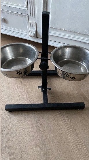 Hondenvoerbak op standaard, Ophalen, Gebruikt