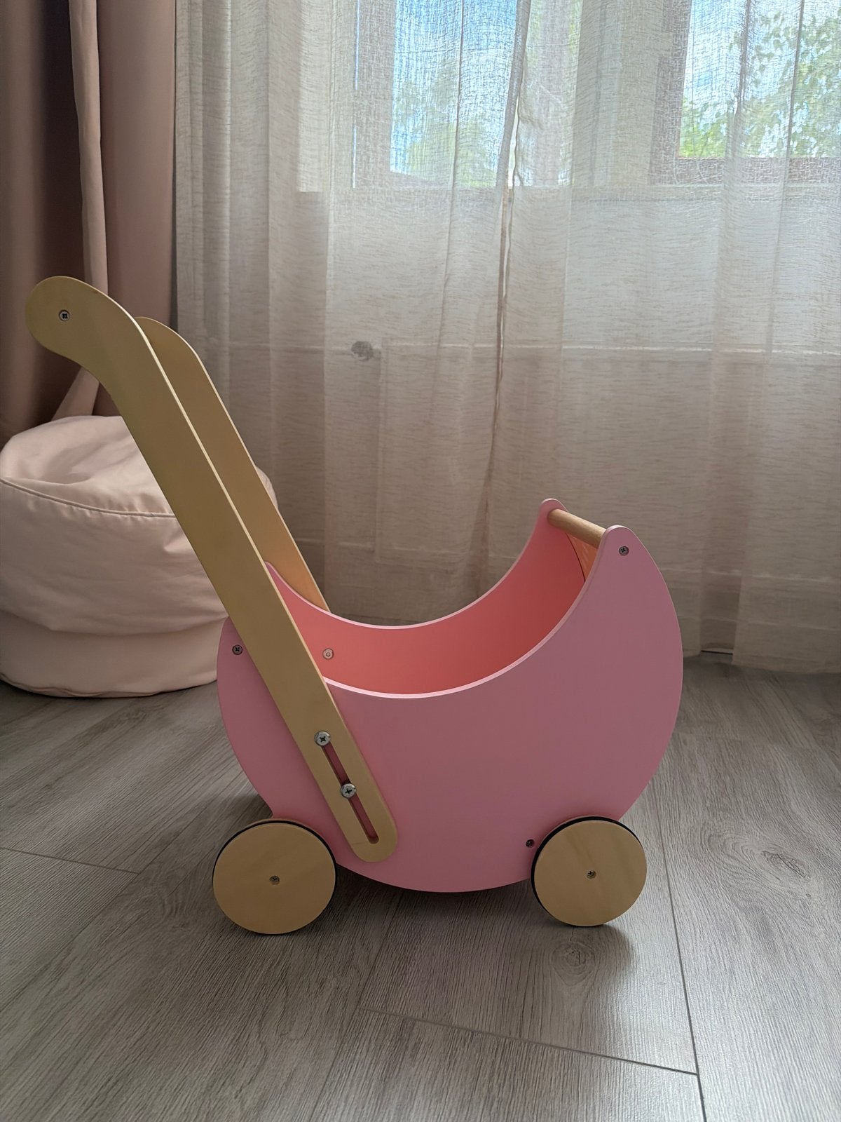 Houten poppenwagen roze met stippen, Ophalen, Zo goed als nieuw, Overige typen