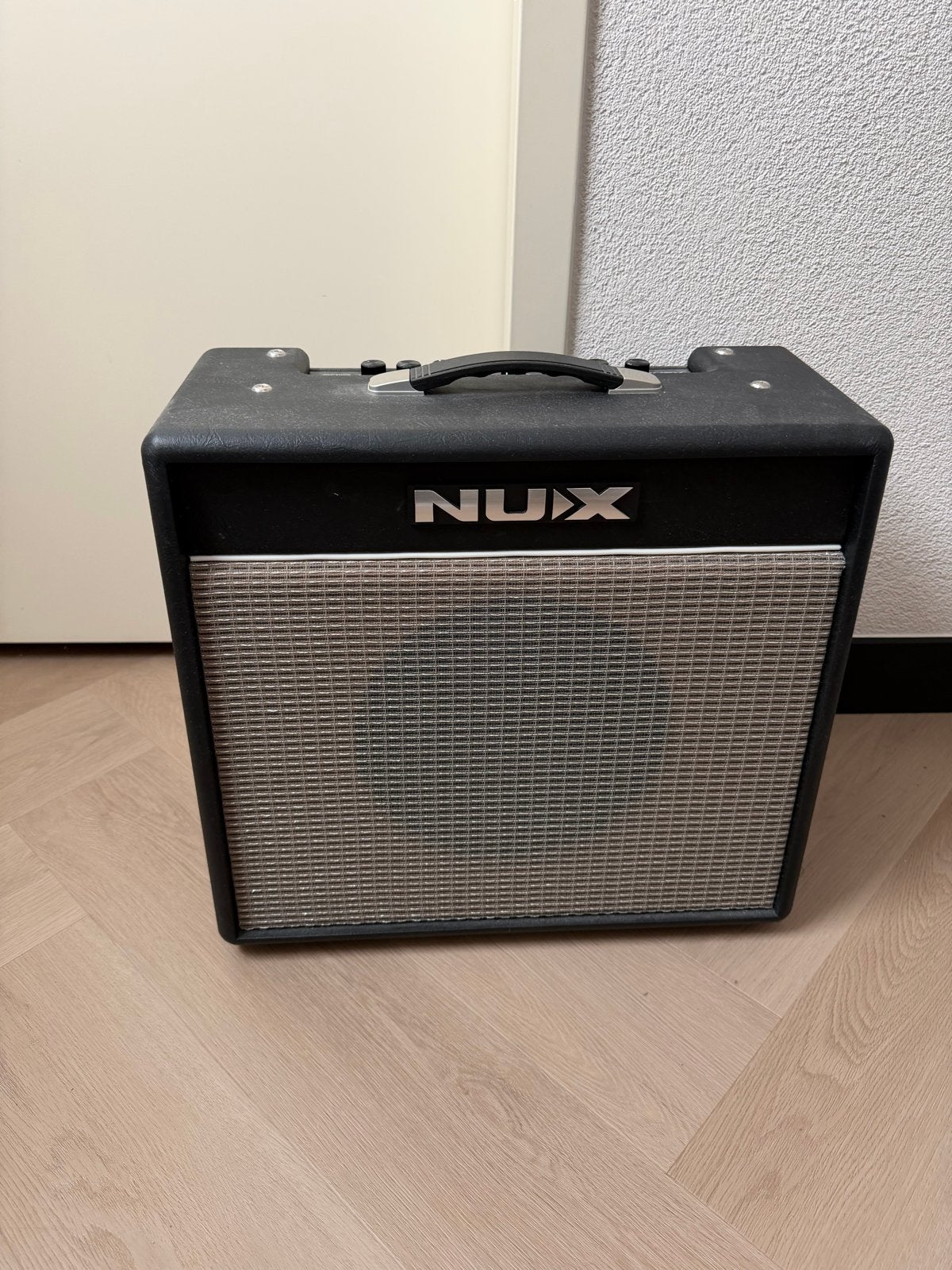 NUX Mighty 40BT Gitaarversterker, Muziek en Instrumenten, Ophalen, Zo goed als nieuw, Gitaar, 50 tot 100 watt