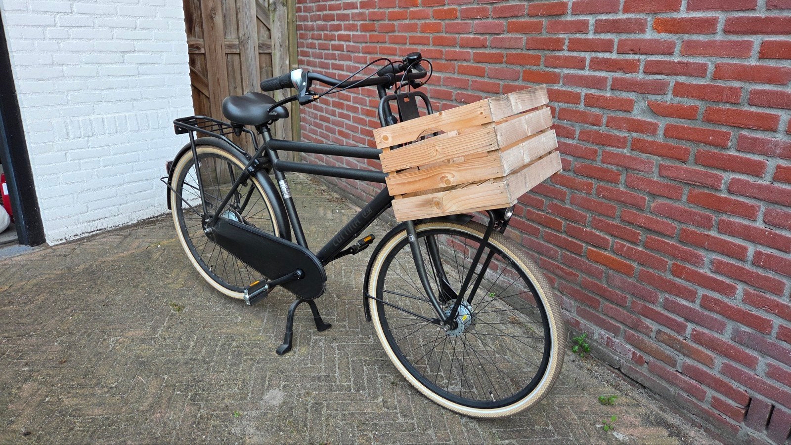 Cortina U4 zwarte heren transportfiets met krat