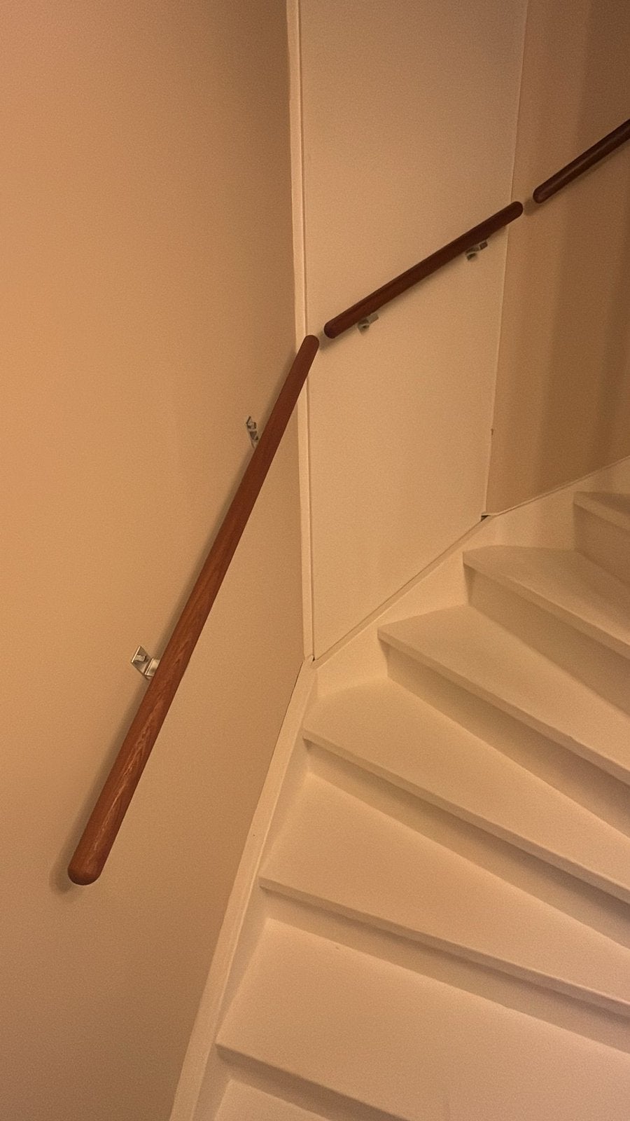 Mahoney houten trapleuningen, Doe-het-zelf en Verbouw, Ladders en Trappen, Ophalen, Zo goed als nieuw, Minder dan 2 meter