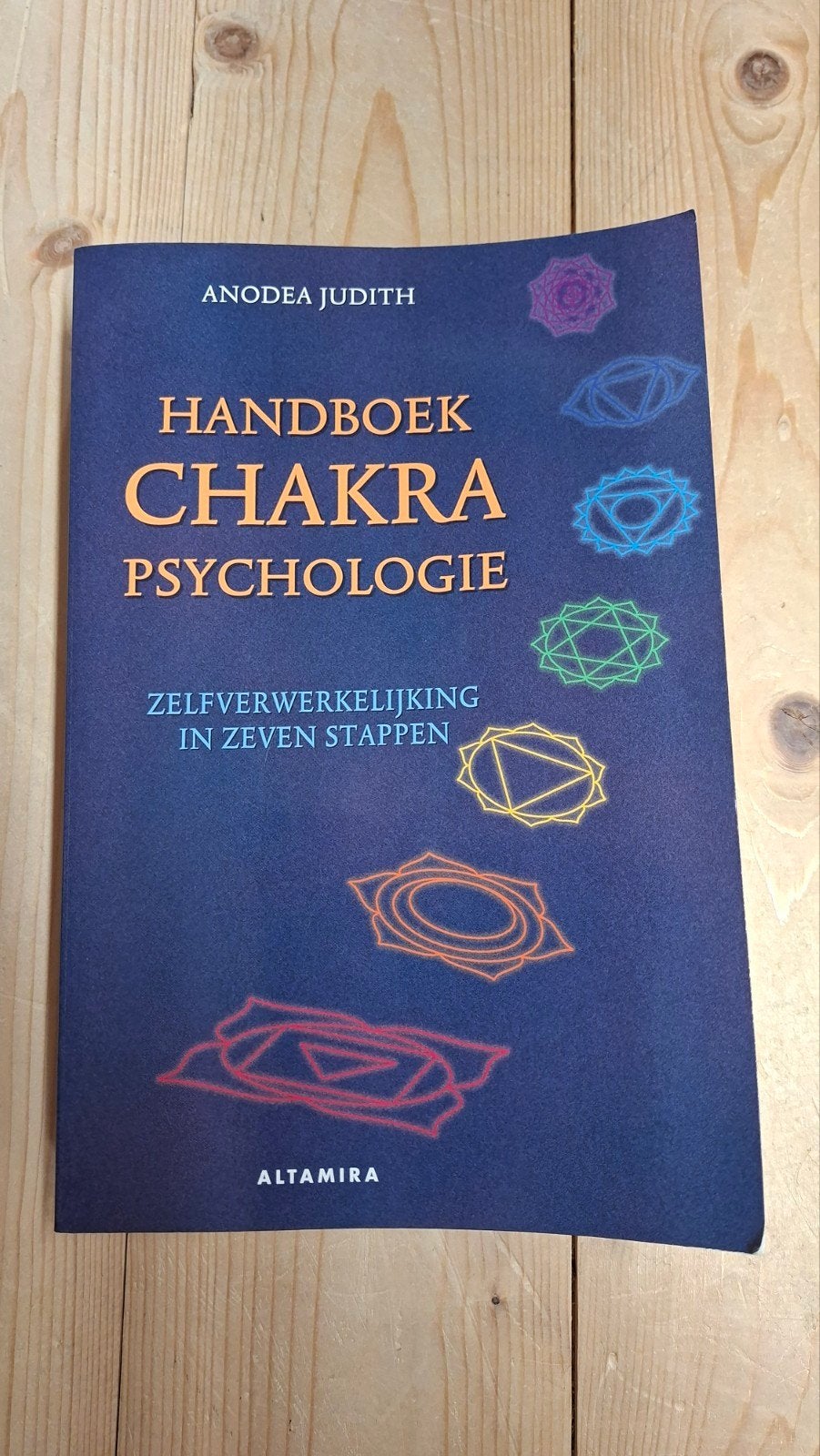 Handboek Chakra Psychologie - Anodea Judith, Achtergrond en Informatie, Spiritualiteit algemeen, Ophalen of Verzenden, Zo goed als nieuw
