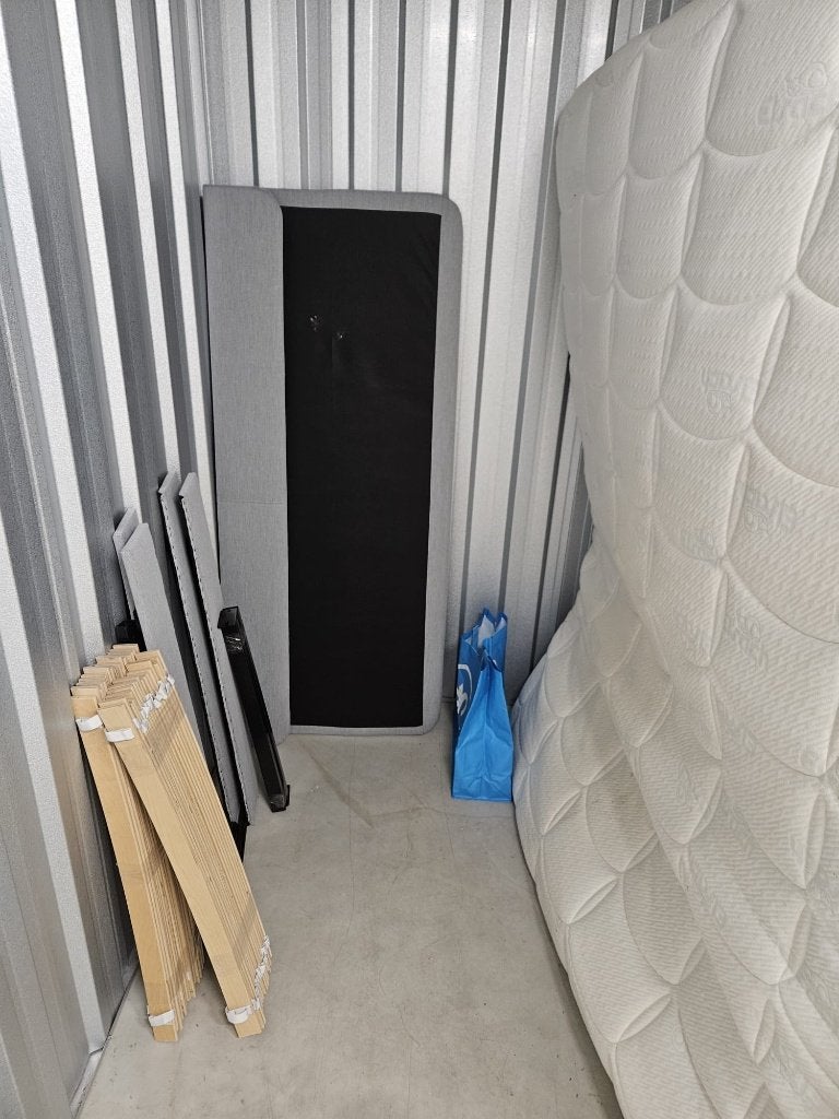 IKEA SLATTUM Bed 140x200 + Comfortable Mattress, Ophalen, Tweepersoons, 140 cm, Zo goed als nieuw