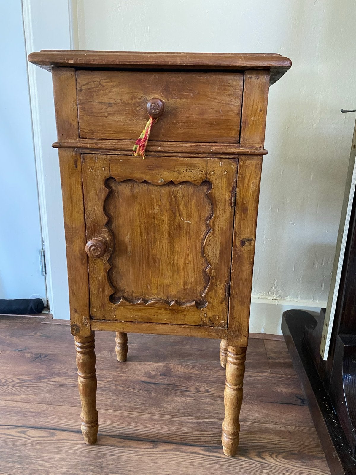 Mooi oud houten kastje nachtkastje plantentafel bijzettafel, Antiek en Kunst, Ophalen