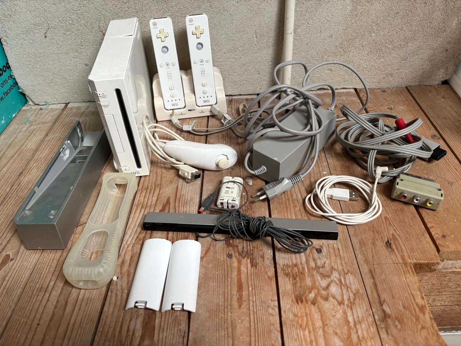 Wii console met 2 controllers en 4 spellen, Ophalen of Verzenden, Gebruikt, Met 2 controllers, Met games