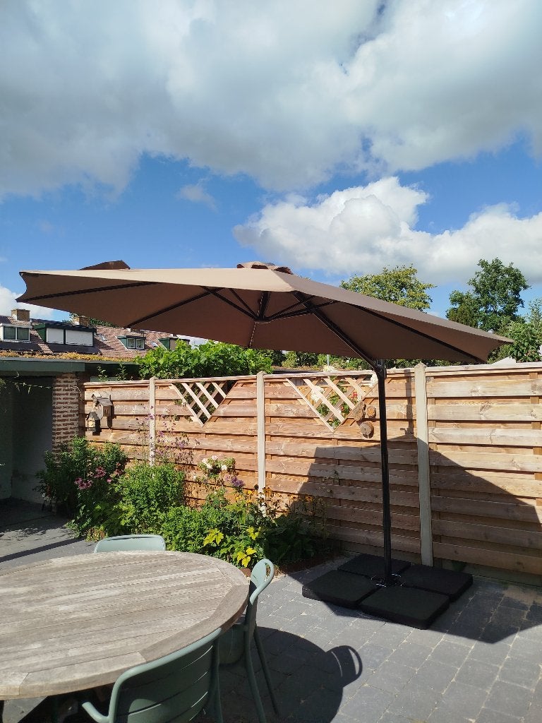 Zweefparasol Ø300 cm incl. vulbare parasoltegels, Ophalen, Zo goed als nieuw, 3 tot 4 meter, Zweefparasol