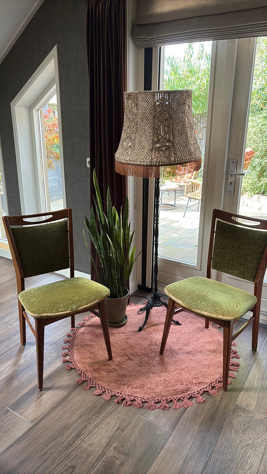 Vintage stoelen met groene bekleding
