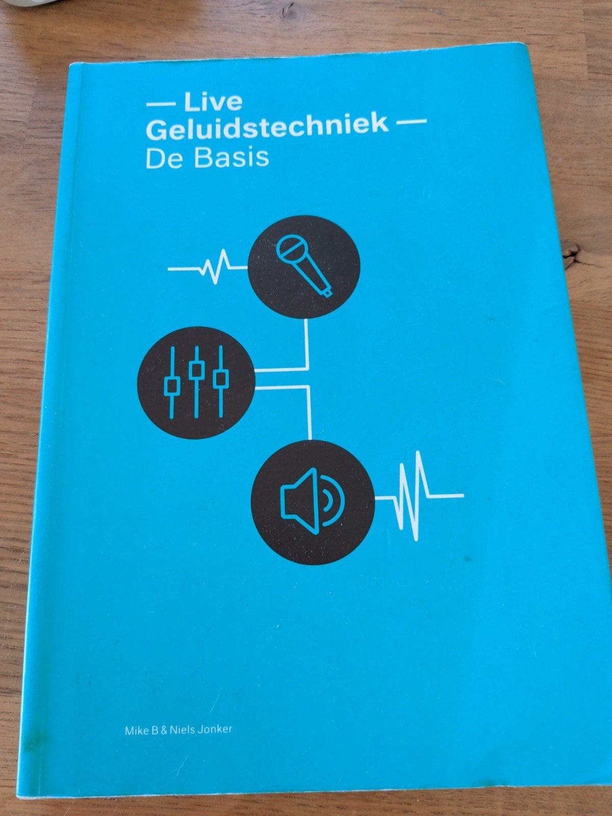 Live Geluidstechniek - De Basis (Mike B & Niels Jonker), Boeken, Ophalen of Verzenden, Gelezen