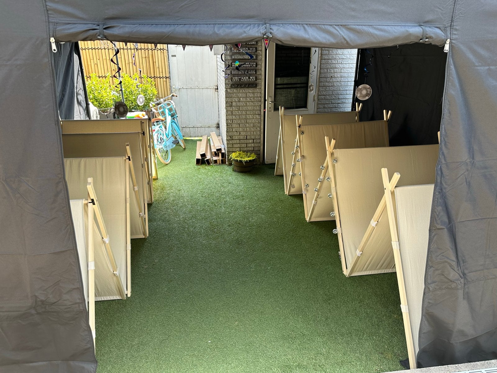 Partytent / Feesttent  te huur- Zwart (4x4 meter) omg. Breda, Opvouwbaar, Partytent, Zo goed als nieuw, 4 tot 6 meter