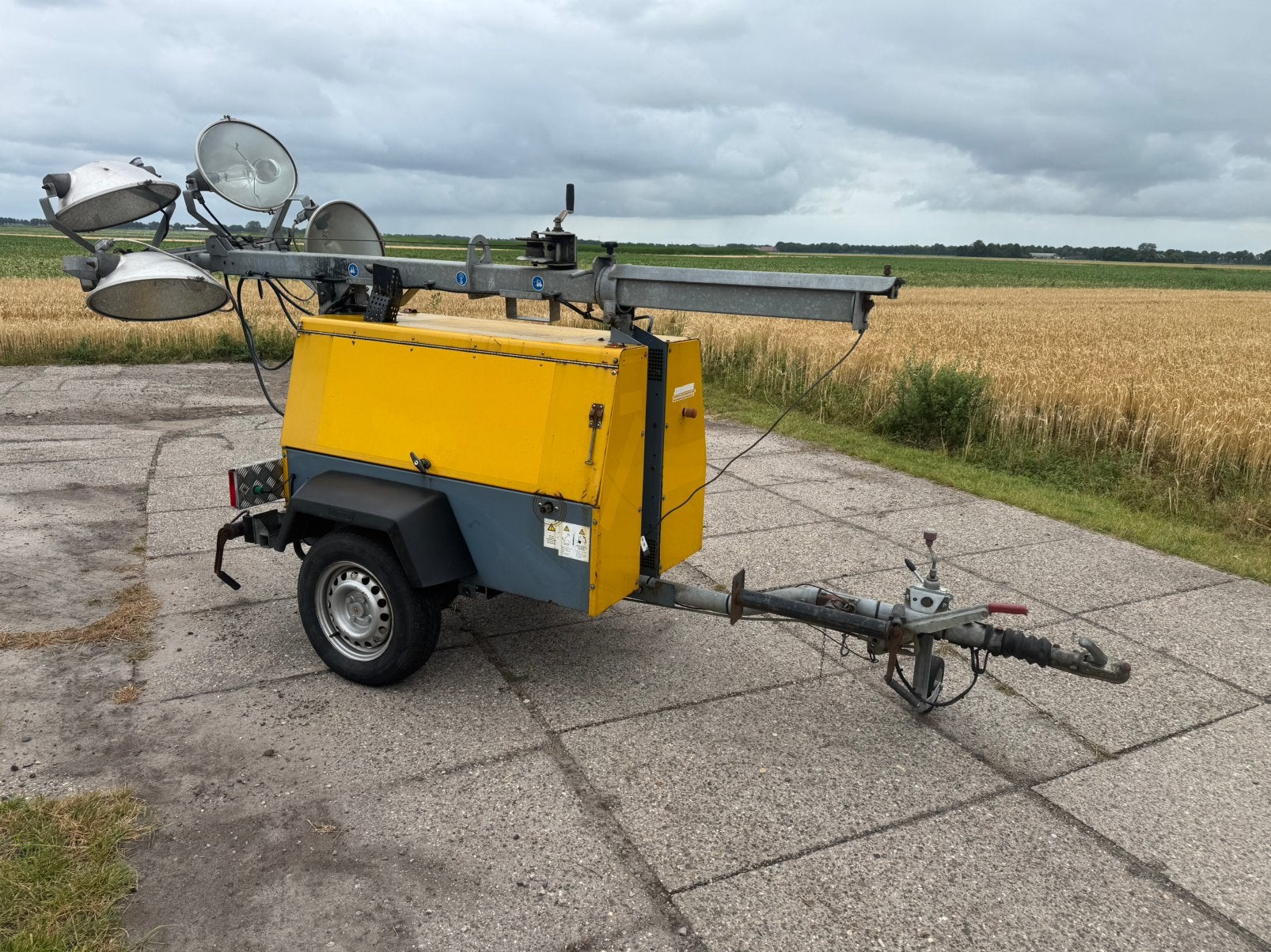 Allmand mobiele Lichtmast met kubota + generator 220 volt, Ophalen