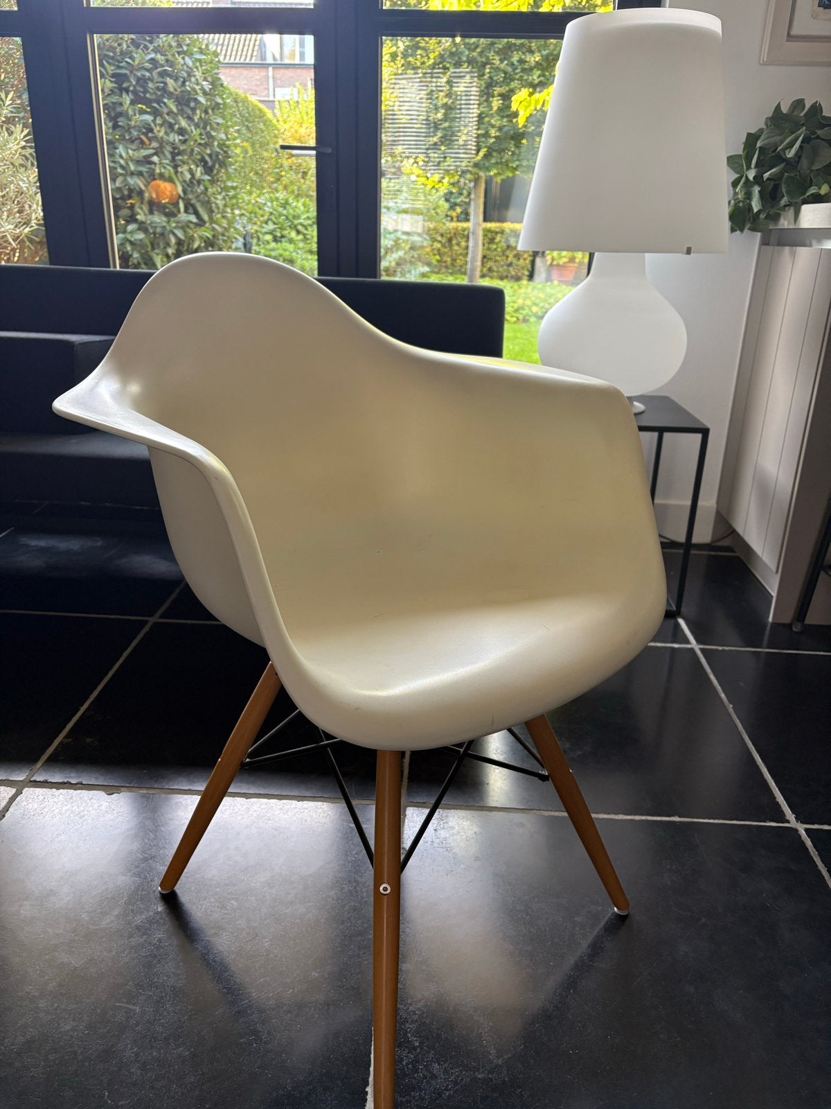 7x Charles & Ray Eames stoelen in nette staat, Ophalen, Gebruikt, Wit, Vijf, Zes of meer stoelen