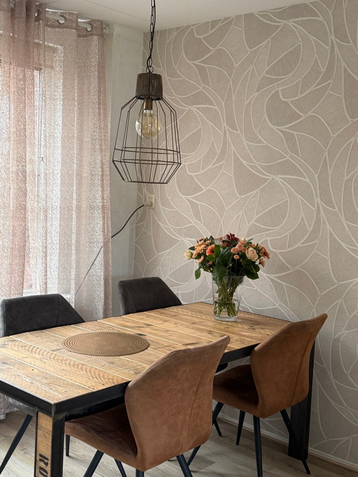 Robuuste eettafel van hout en metaal, Gebruikt, 150 tot 200 cm, Vier personen, Rechthoekig