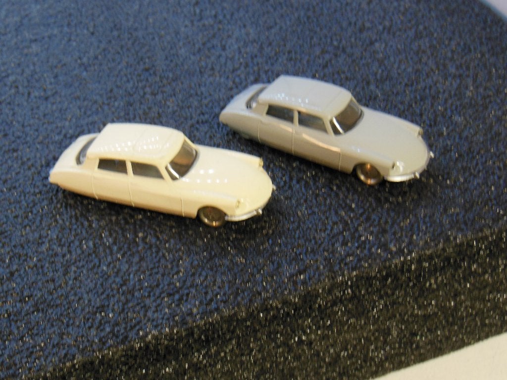 LEGO 2 x CITROEN DS19 - 1:87 -Grijs / gebroken Wit, Hobby en Vrije tijd, Modelauto's | 1:87, Ophalen of Verzenden, Gebruikt, Auto