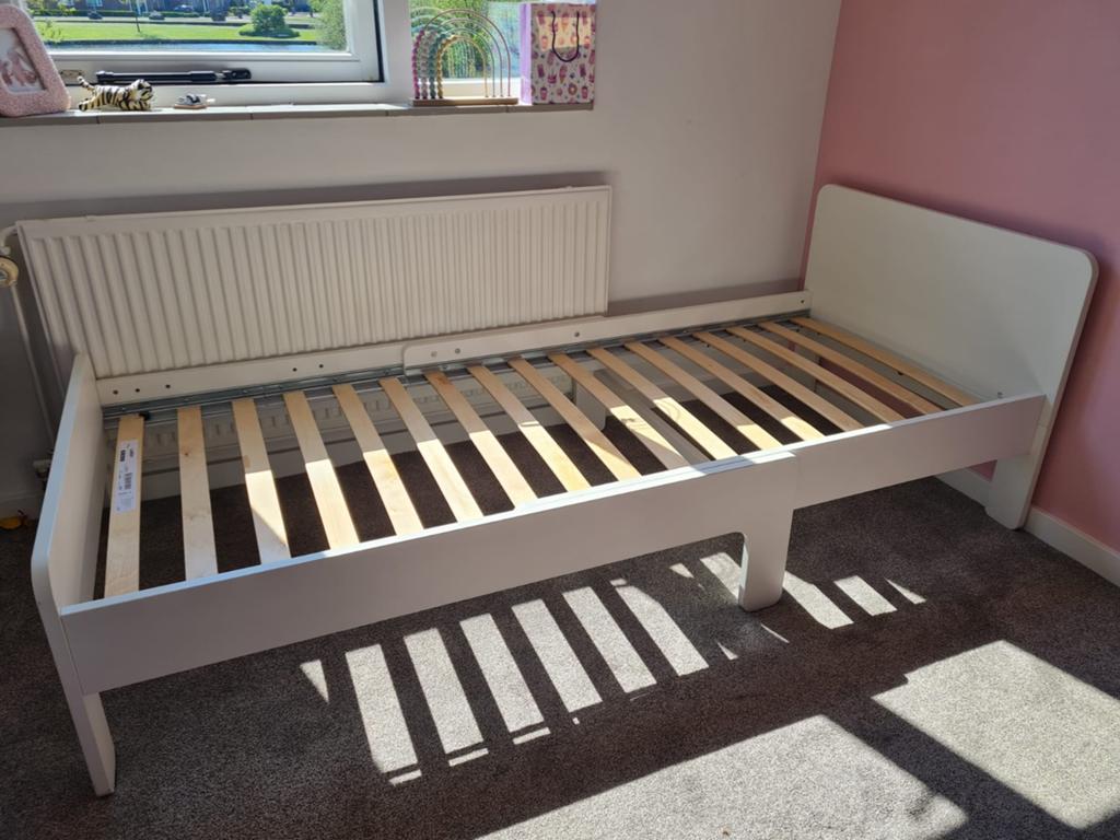 IKEA Peuter Meegroeibed - Wit, Kinderen en Baby's, Kinderkamer | Bedden, Gebruikt, 160 tot 180 cm, 70 tot 85 cm, Lattenbodem, Ophalen