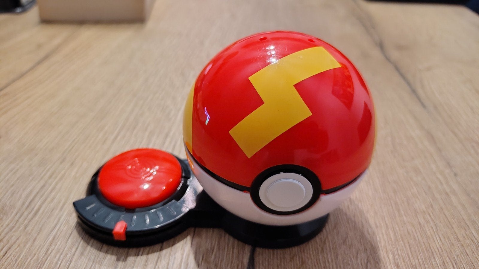 Pokemon Poke Ball Surprise Attack, Ophalen of Verzenden, Overige figuren, Zo goed als nieuw, Beeldje of Figuurtje