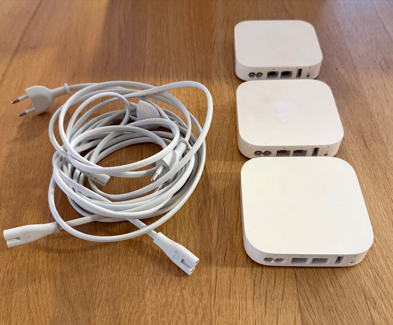 Apple AirPort Express A1392 (3 stuks) met kabels, Computers en Software, Routers en Modems, Ophalen of Verzenden, Gebruikt, Router