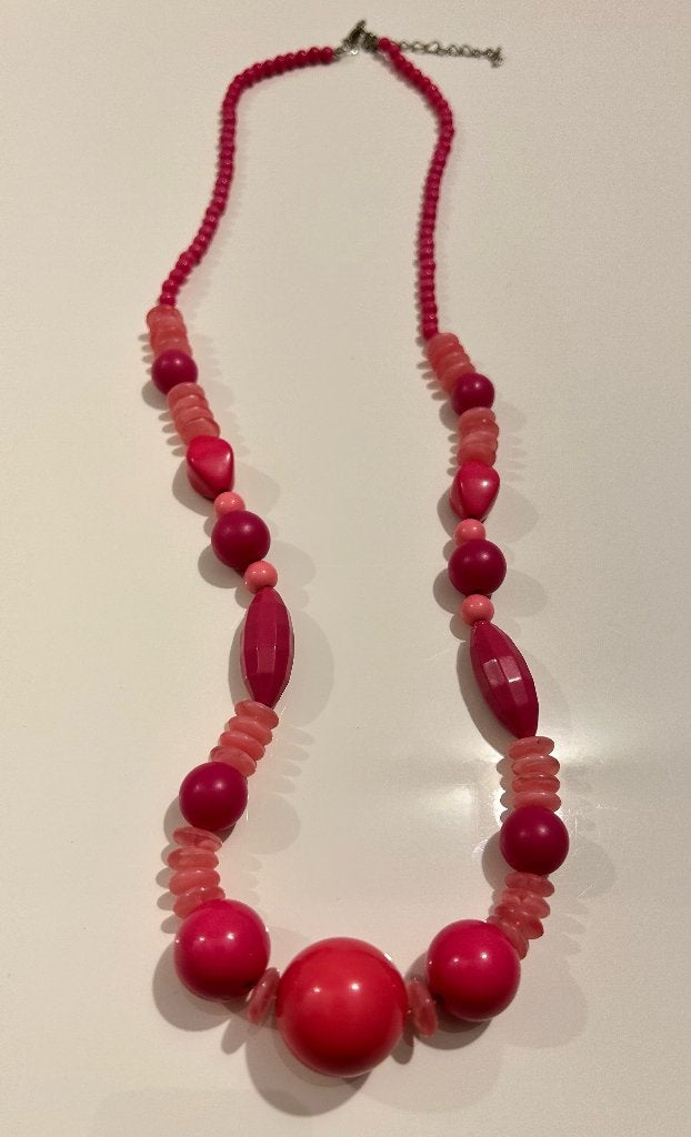 Fuchsia halsketting met roze kralen, Sieraden, Tassen en Uiterlijk, Ophalen of Verzenden, Zo goed als nieuw, Roze, Overige materialen
