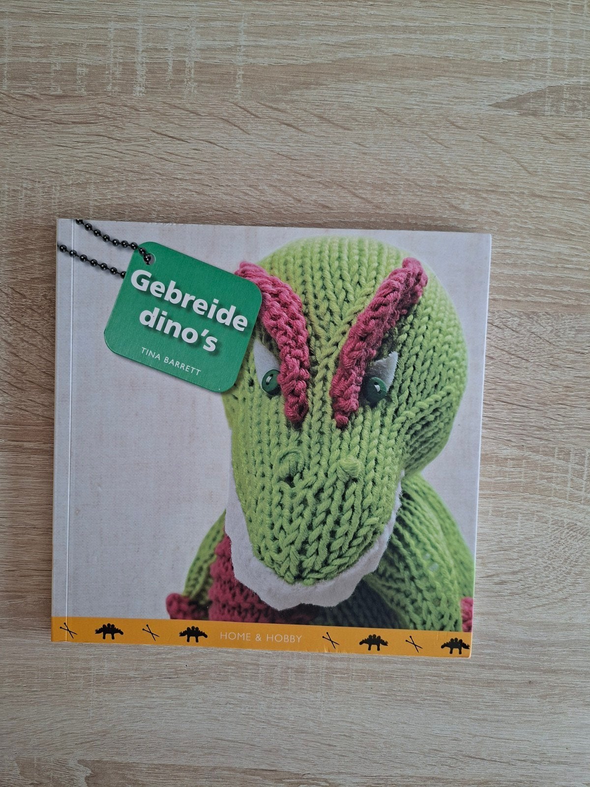 Gebreide dino's - Breiboek met 15 dinosauruspatronen, Ophalen of Verzenden, Zo goed als nieuw